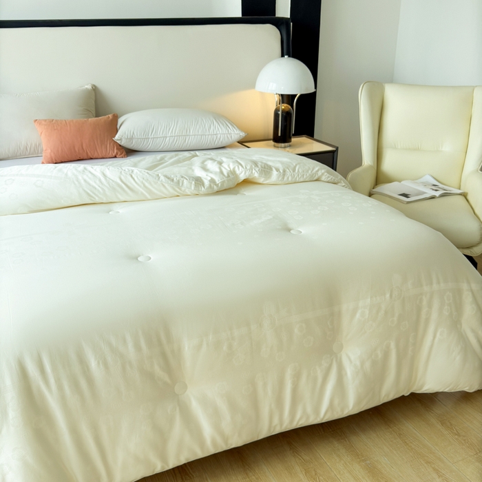 91家纺网 家纺一手货源 找家纺 卡芙芯类馆 2025新款全棉60支玫瑰提花-蚕蛹羊绒被被子被芯 玫瑰-白