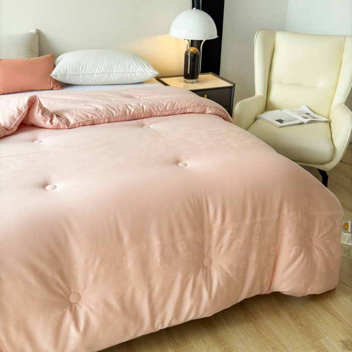 91家纺网 家纺一手货源 找家纺 卡芙芯类馆 2025新款全棉60支玫瑰提花-蚕蛹羊绒被被子被芯 玫瑰-粉