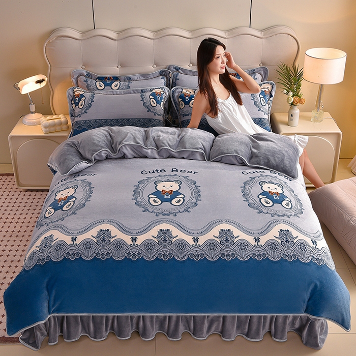 91家纺网 家纺一手货源 找家纺 佳一 2025新款高克重8-9斤 印花牛奶绒四件套 安迪熊