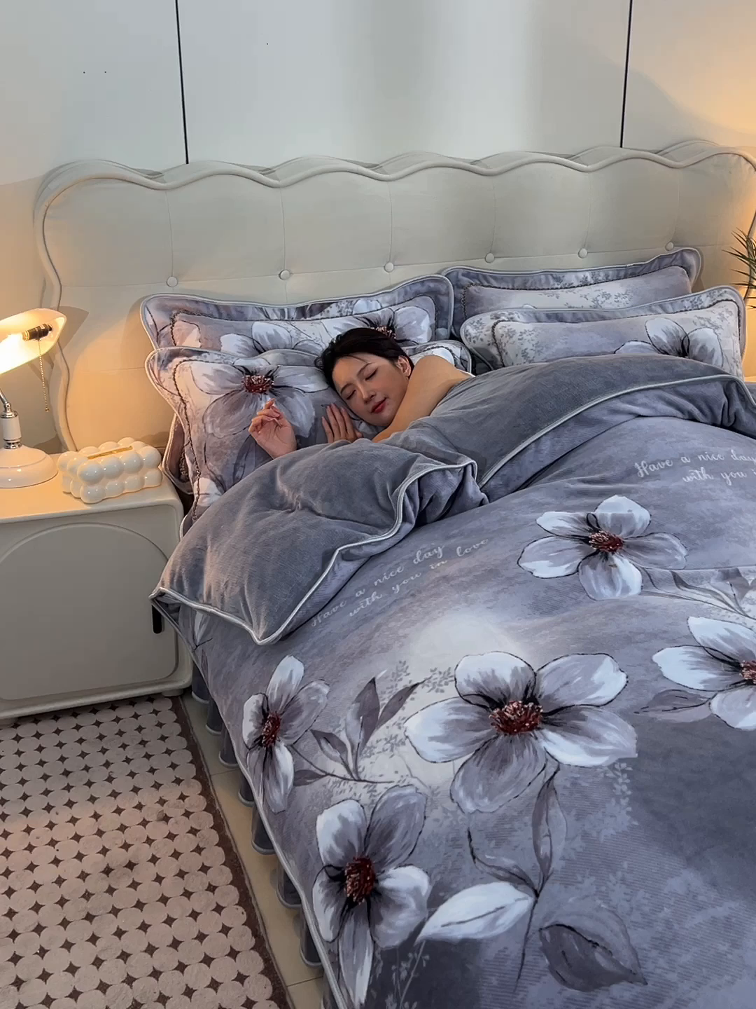 91家纺网 家纺一手货源 找家纺 佳一 2025新款高克重8-9斤 印花牛奶绒四件套 春暖花开