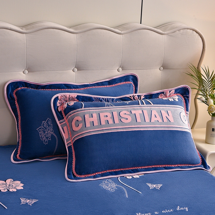 91家纺网 家纺一手货源 找家纺 佳一 2025新款高克重8-9斤 印花牛奶绒四件套 芳华