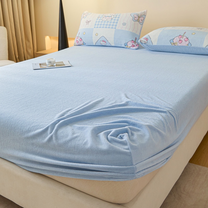 91家纺网 家纺一手货源 找家纺 摩妮卡 2025新款加厚保暖牛奶绒床笠单床笠床笠单件-保护床垫三件套系列 莫纱-天青