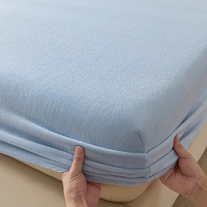 91家纺网 家纺一手货源 找家纺 摩妮卡 2025新款加厚保暖牛奶绒床笠单床笠床笠单件-保护床垫三件套系列 莫纱-天青