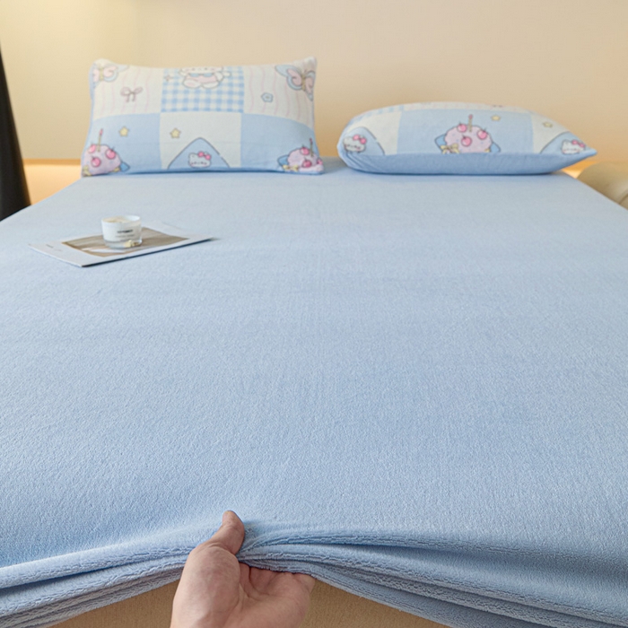 91家纺网 家纺一手货源 找家纺 摩妮卡 2025新款加厚保暖牛奶绒床笠单床笠床笠单件-保护床垫三件套系列 莫纱-天青