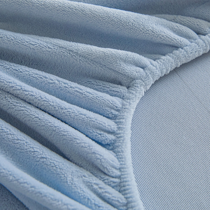 91家纺网 家纺一手货源 找家纺 摩妮卡 2025新款加厚保暖牛奶绒床笠单床笠床笠单件-保护床垫三件套系列 莫纱-天青