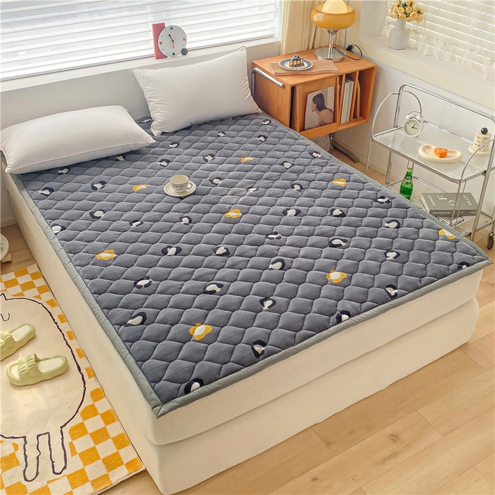 91家纺网 家纺一手货源 找家纺 索弗莱家纺 2025新款加厚宽边牛奶绒床垫-大床款 豹纹灰