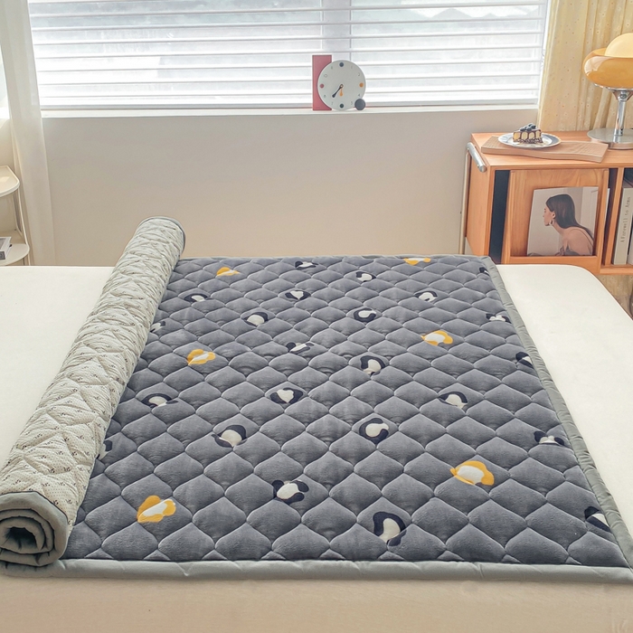 91家纺网 家纺一手货源 找家纺 索弗莱家纺 2025新款加厚宽边牛奶绒床垫-大床款 豹纹灰