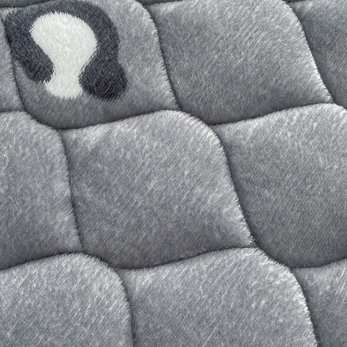 91家纺网 家纺一手货源 找家纺 索弗莱家纺 2025新款加厚宽边牛奶绒床垫-大床款 豹纹灰