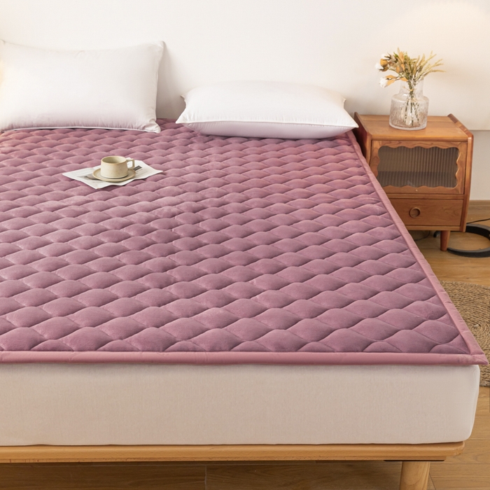 91家纺网 家纺一手货源 找家纺 索弗莱家纺 2025新款加厚宽边牛奶绒床垫-大床款 豆沙