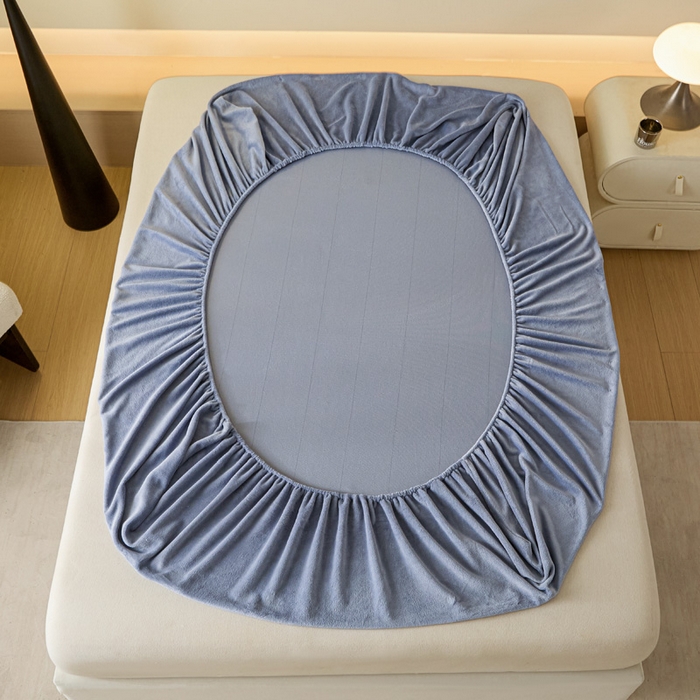 91家纺网 家纺一手货源 找家纺 摩妮卡 2025新款加厚保暖牛奶绒床笠单床笠床笠单件-保护床垫三件套系列 莫纱-灰蓝