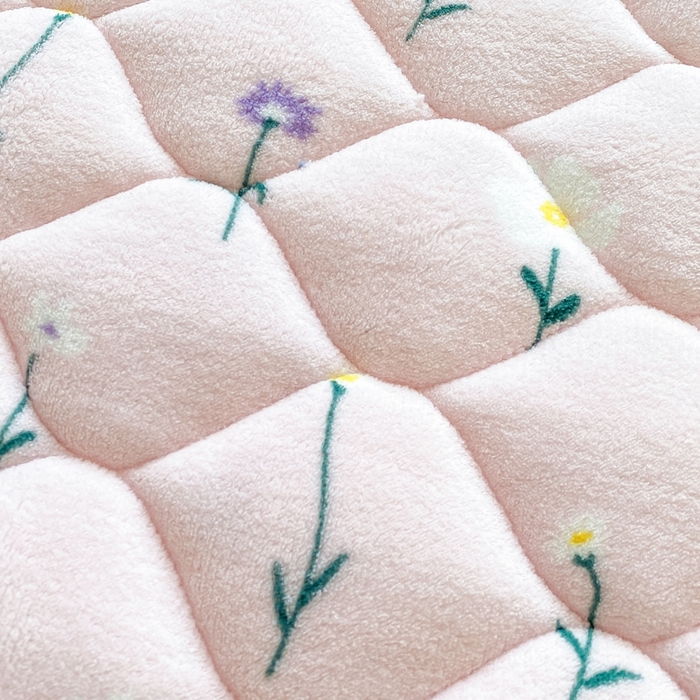 91家纺网 家纺一手货源 找家纺 索弗莱家纺 2025新款加厚宽边牛奶绒床垫-大床款 花园女孩