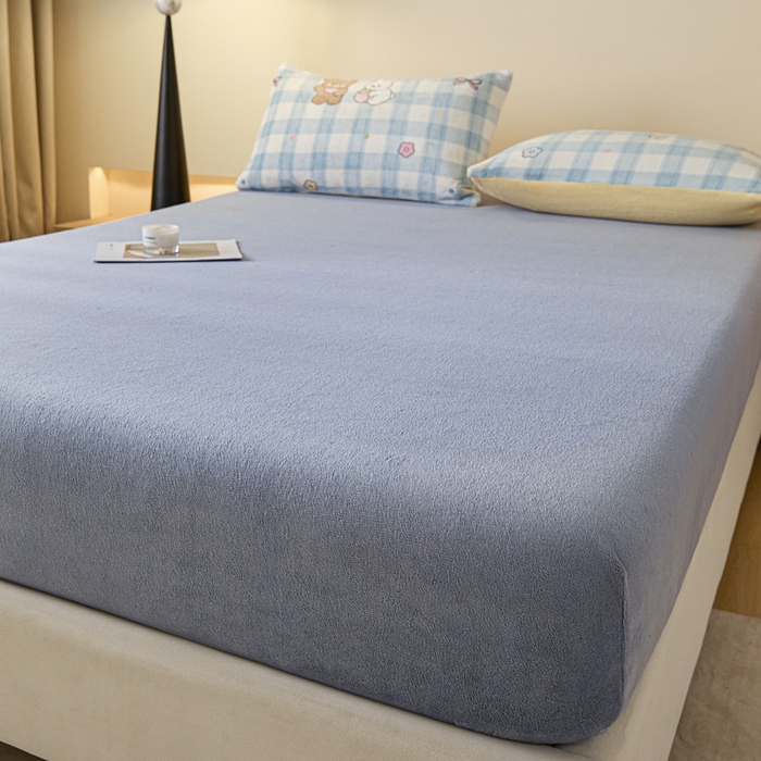 91家纺网 家纺一手货源 找家纺 摩妮卡 2025新款加厚保暖牛奶绒床笠单床笠床笠单件-保护床垫三件套系列 莫纱-灰蓝