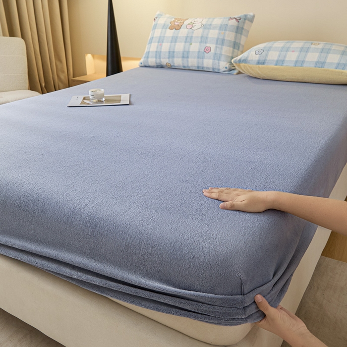 91家纺网 家纺一手货源 找家纺 摩妮卡 2025新款加厚保暖牛奶绒床笠单床笠床笠单件-保护床垫三件套系列 莫纱-灰蓝