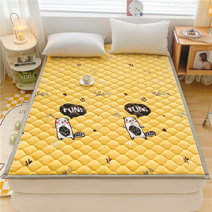 索弗莱家纺 2025新款加厚宽边牛奶绒床垫-大床款 欢乐地鼠