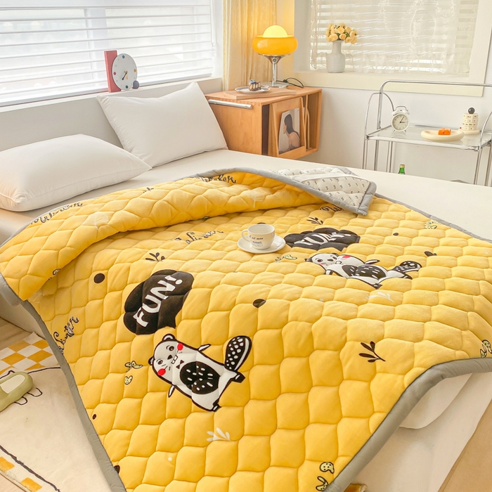 91家纺网 家纺一手货源 找家纺 索弗莱家纺 2025新款加厚宽边牛奶绒床垫-大床款 欢乐地鼠