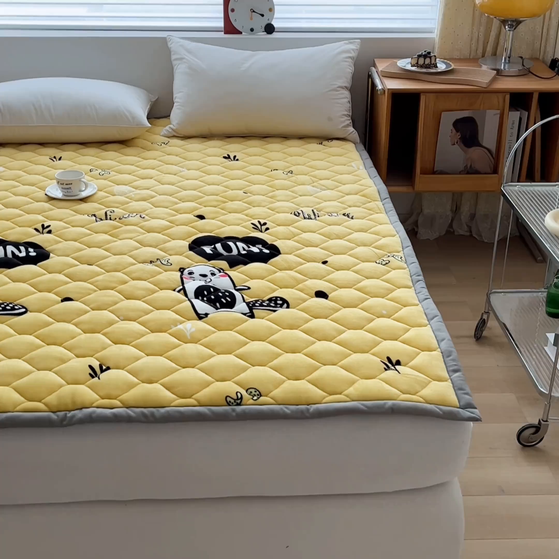 91家纺网 家纺一手货源 找家纺 索弗莱家纺 2025新款加厚宽边牛奶绒床垫-大床款 欢乐地鼠