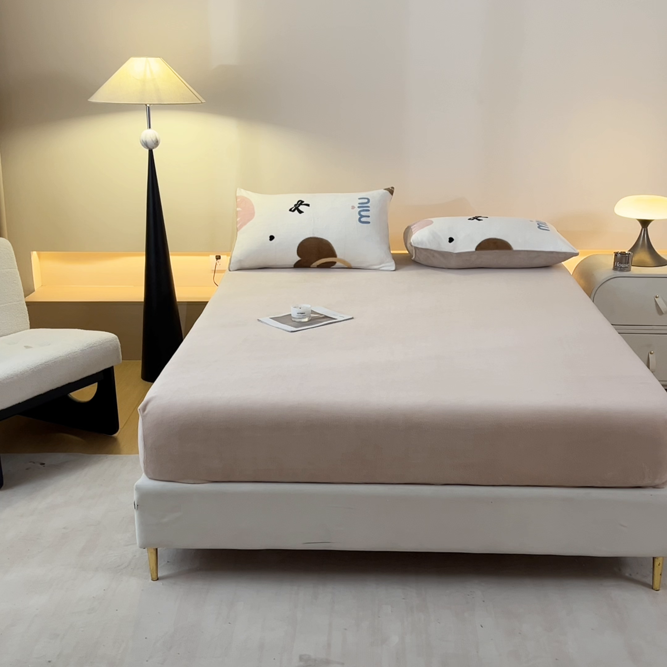 91家纺网 家纺一手货源 找家纺 摩妮卡 2025新款加厚保暖牛奶绒床笠单床笠床笠单件-保护床垫三件套系列 莫纱-咖