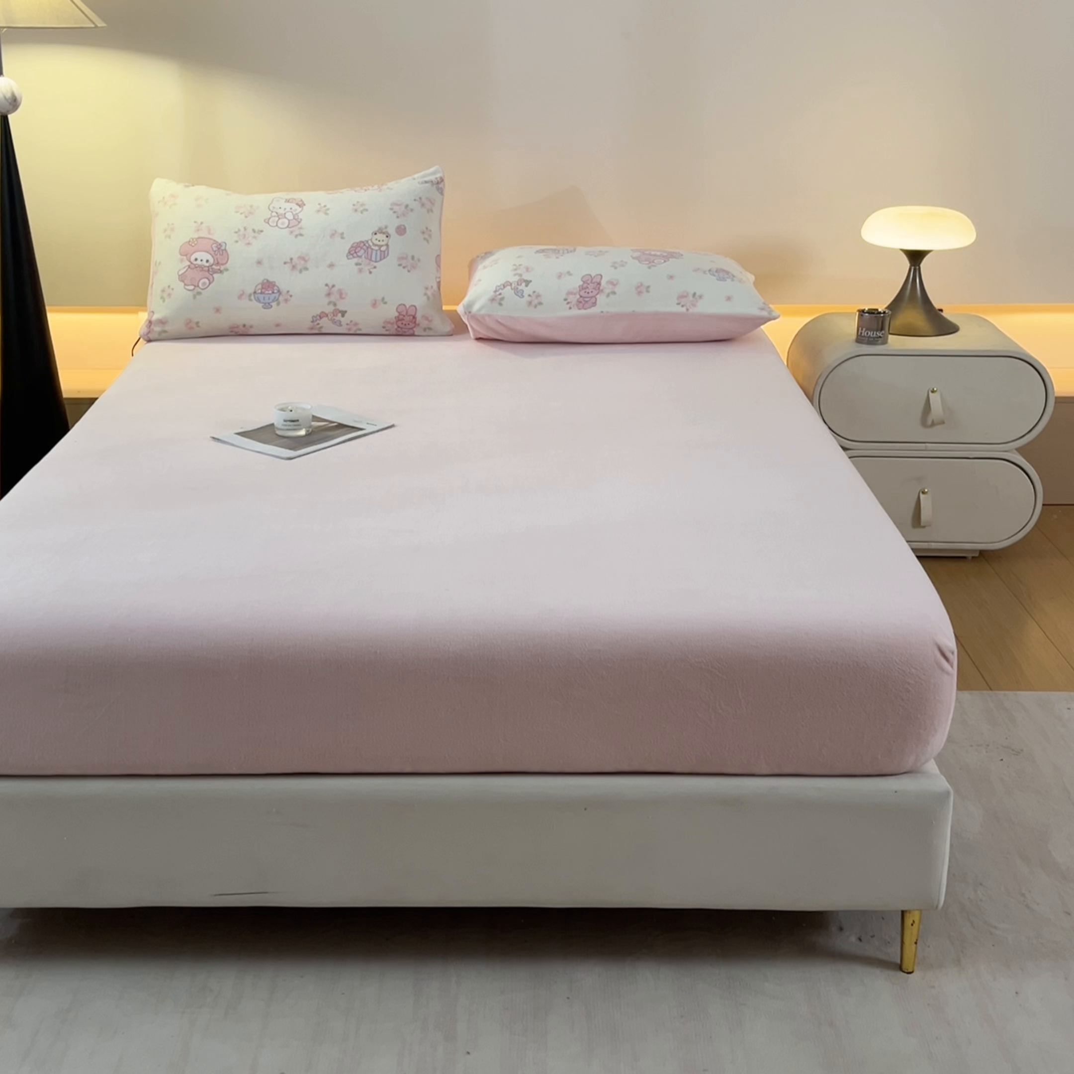 91家纺网 家纺一手货源 找家纺 摩妮卡 2025新款加厚保暖牛奶绒床笠单床笠床笠单件-保护床垫三件套系列 莫纱-梦粉