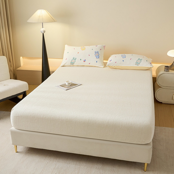 91家纺网 家纺一手货源 找家纺 摩妮卡 2025新款加厚保暖牛奶绒床笠单床笠床笠单件-保护床垫三件套系列 莫纱-米白