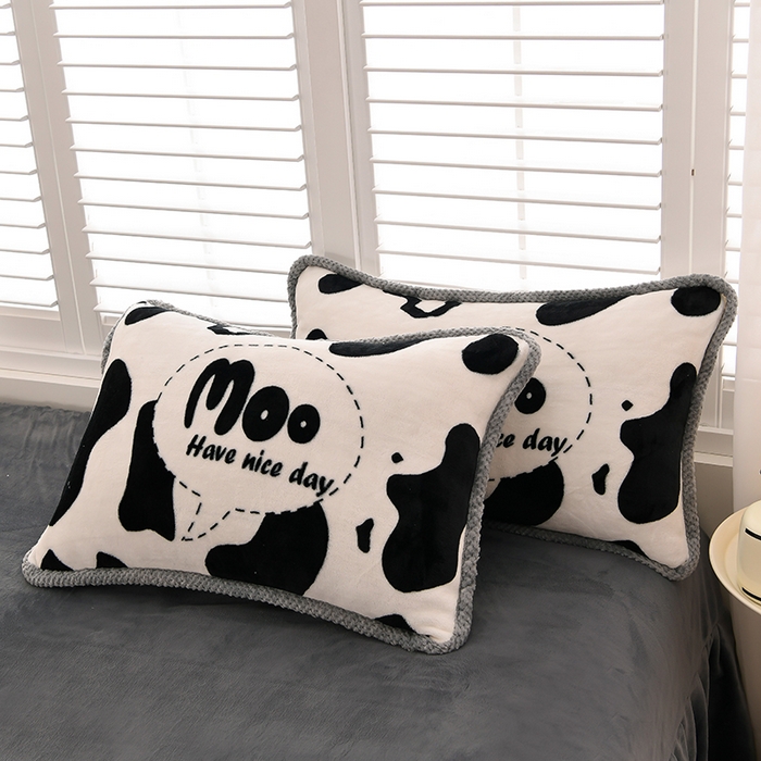 91家纺网 家纺一手货源 找家纺 牵依 2025新款直播床裙小清新印花牛奶绒四件套法兰绒四件套 奶牛派对