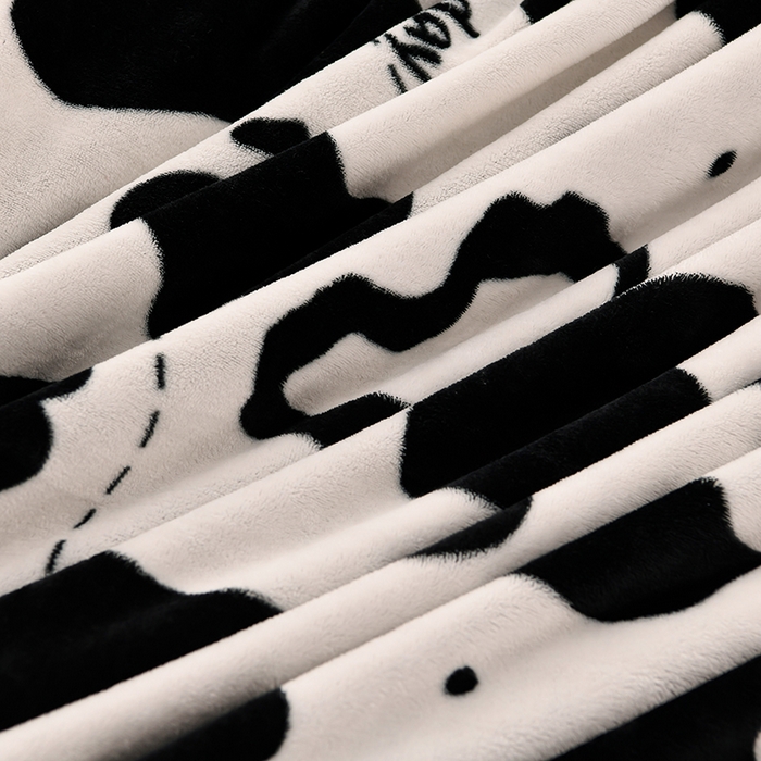 91家纺网 家纺一手货源 找家纺 牵依 2025新款直播床裙小清新印花牛奶绒四件套法兰绒四件套 奶牛派对