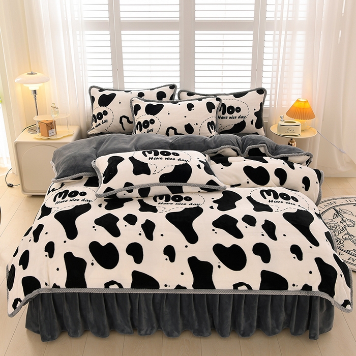 91家纺网 家纺一手货源 找家纺 牵依 2025新款直播床裙小清新印花牛奶绒四件套法兰绒四件套 奶牛派对