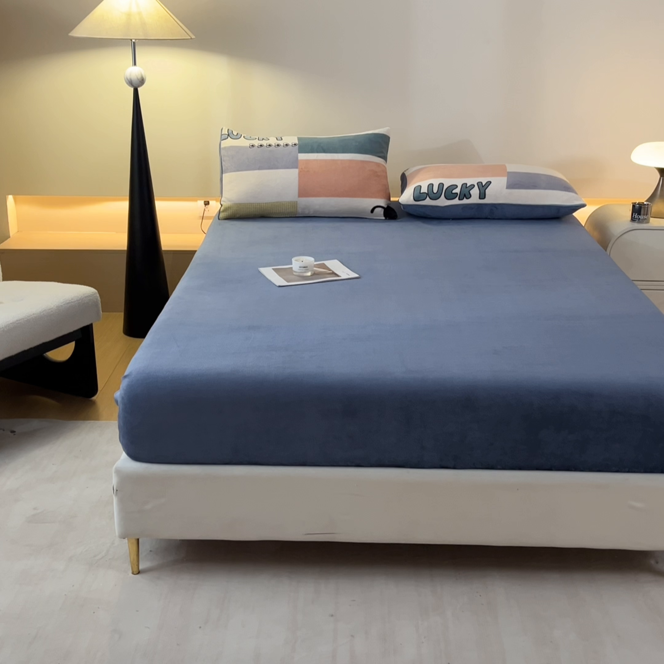 91家纺网 家纺一手货源 找家纺 摩妮卡 2025新款加厚保暖牛奶绒床笠单床笠床笠单件-保护床垫三件套系列 莫纱-深蓝