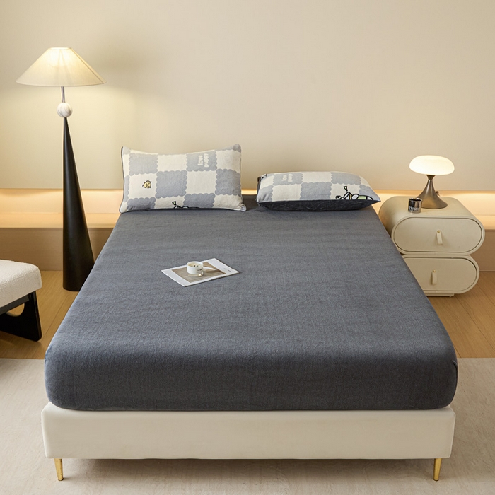 91家纺网 家纺一手货源 找家纺 摩妮卡 2025新款加厚保暖牛奶绒床笠单床笠床笠单件-保护床垫三件套系列 莫纱-曜石黑