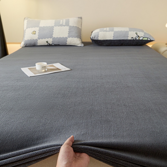 91家纺网 家纺一手货源 找家纺 摩妮卡 2025新款加厚保暖牛奶绒床笠单床笠床笠单件-保护床垫三件套系列 莫纱-曜石黑