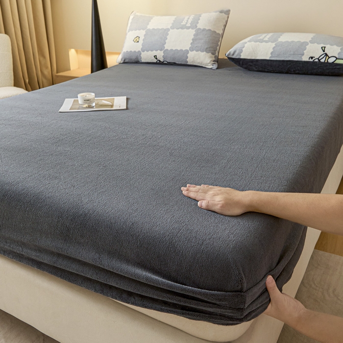 91家纺网 家纺一手货源 找家纺 摩妮卡 2025新款加厚保暖牛奶绒床笠单床笠床笠单件-保护床垫三件套系列 莫纱-曜石黑