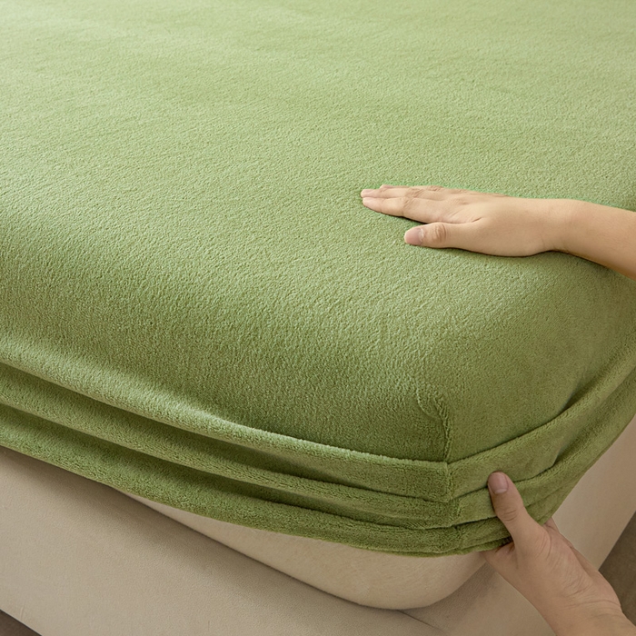 91家纺网 家纺一手货源 找家纺 摩妮卡 2025新款加厚保暖牛奶绒床笠单床笠床笠单件-保护床垫三件套系列 莫纱-藻绿