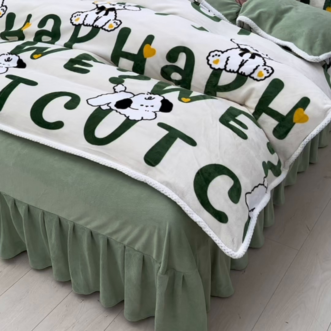 91家纺网 家纺一手货源 找家纺 牵依 2025新款直播床裙小清新印花牛奶绒四件套法兰绒四件套 嗨皮狗