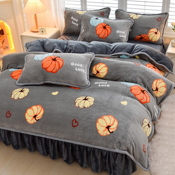 91家纺网 家纺一手货源 找家纺 牵依 2025新款直播床裙小清新印花牛奶绒四件套法兰绒四件套 南瓜派-灰