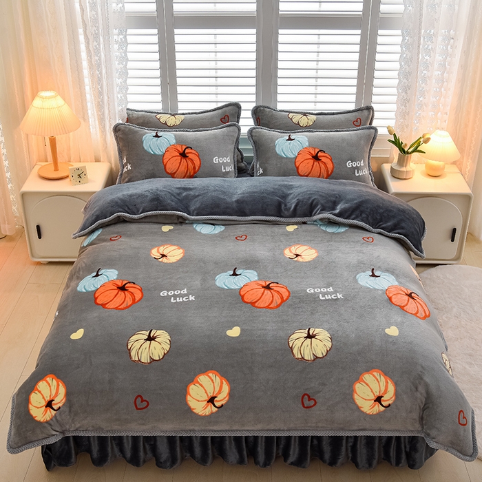 91家纺网 家纺一手货源 找家纺 牵依 2025新款直播床裙小清新印花牛奶绒四件套法兰绒四件套 南瓜派-灰