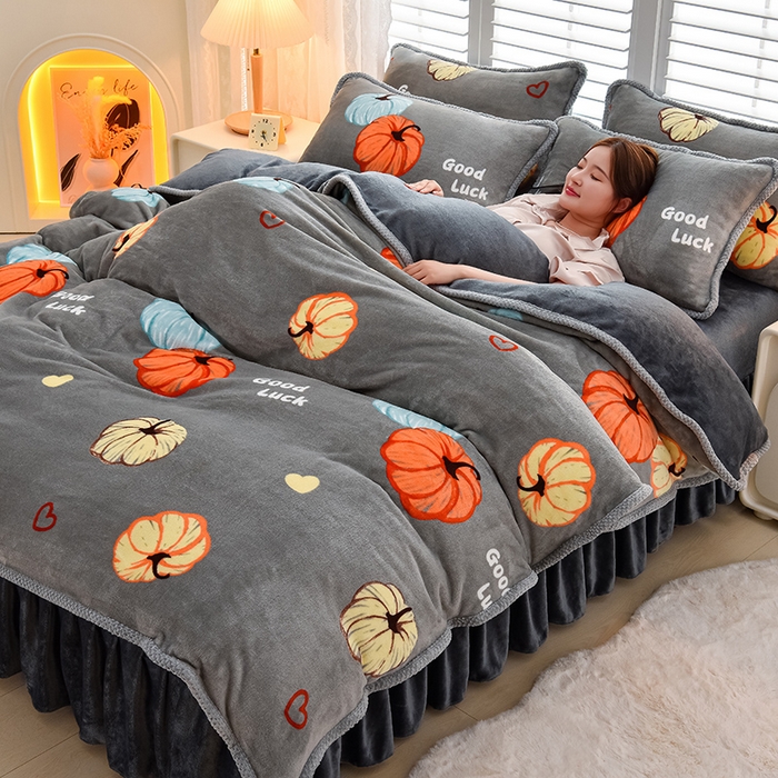 91家纺网 家纺一手货源 找家纺 牵依 2025新款直播床裙小清新印花牛奶绒四件套法兰绒四件套 南瓜派-灰