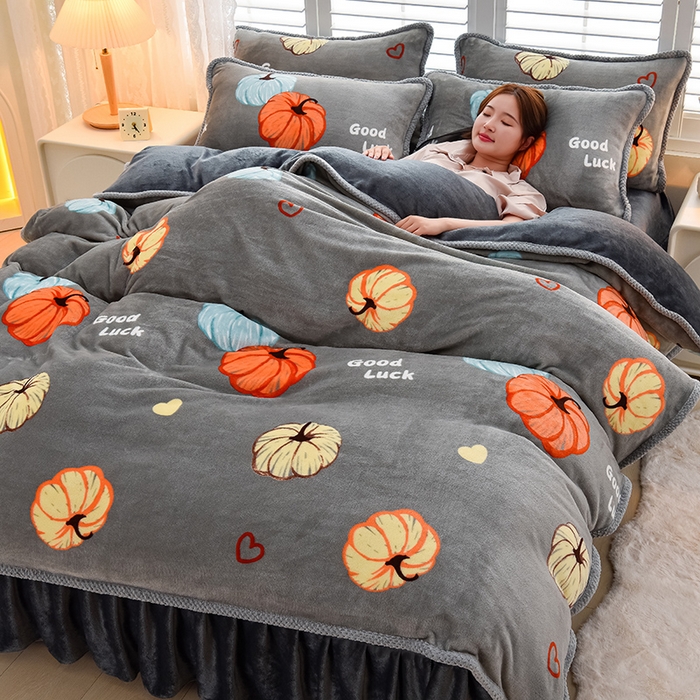 91家纺网 家纺一手货源 找家纺 牵依 2025新款直播床裙小清新印花牛奶绒四件套法兰绒四件套 南瓜派-灰