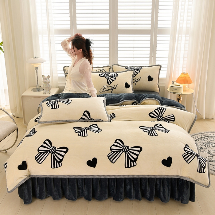 91家纺网 家纺一手货源 找家纺 牵依 2025新款直播床裙小清新印花牛奶绒四件套法兰绒四件套 花蝴蝶