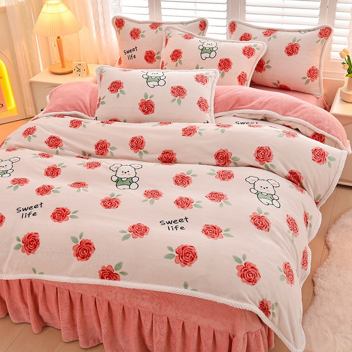 91家纺网 家纺一手货源 找家纺 牵依 2025新款直播床裙小清新印花牛奶绒四件套法兰绒四件套 小花兔子