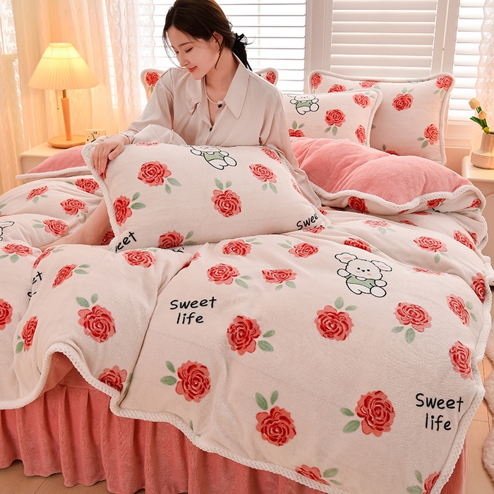 91家纺网 家纺一手货源 找家纺 牵依 2025新款直播床裙小清新印花牛奶绒四件套法兰绒四件套 小花兔子