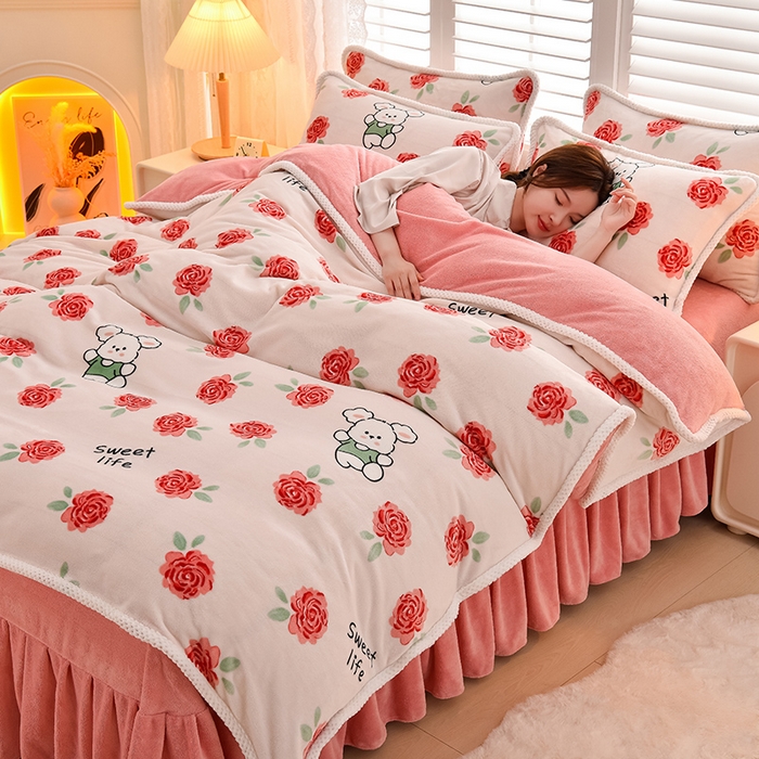 91家纺网 家纺一手货源 找家纺 牵依 2025新款直播床裙小清新印花牛奶绒四件套法兰绒四件套 小花兔子