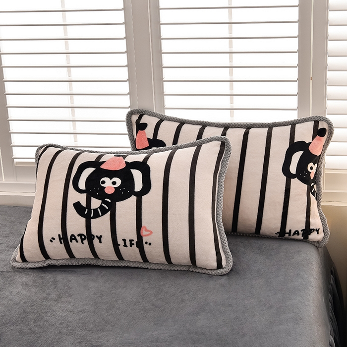 91家纺网 家纺一手货源 找家纺 牵依 2025新款直播床裙小清新印花牛奶绒四件套法兰绒四件套 呆萌象