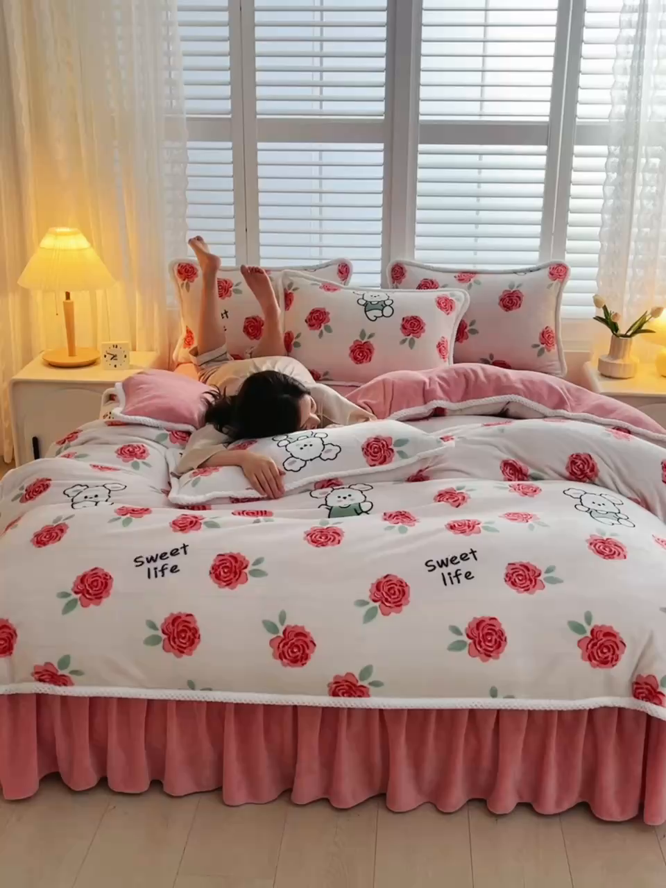 91家纺网 家纺一手货源 找家纺 牵依 2025新款直播床裙小清新印花牛奶绒四件套法兰绒四件套 小花兔子
