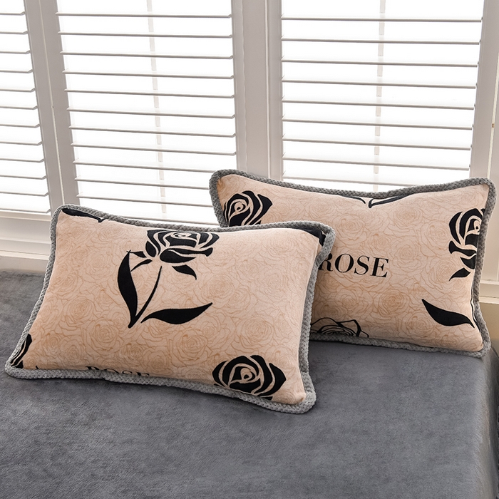 91家纺网 家纺一手货源 找家纺 牵依 2025新款直播床裙小清新印花牛奶绒四件套法兰绒四件套 玫瑰夜语