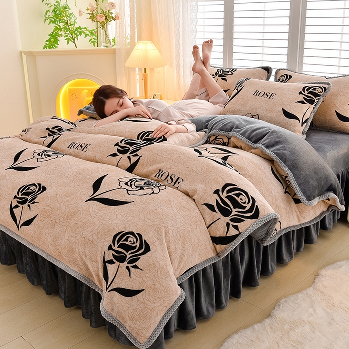 牵依 2025新款直播床裙小清新印花牛奶绒四件套法兰绒四件套 玫瑰夜语