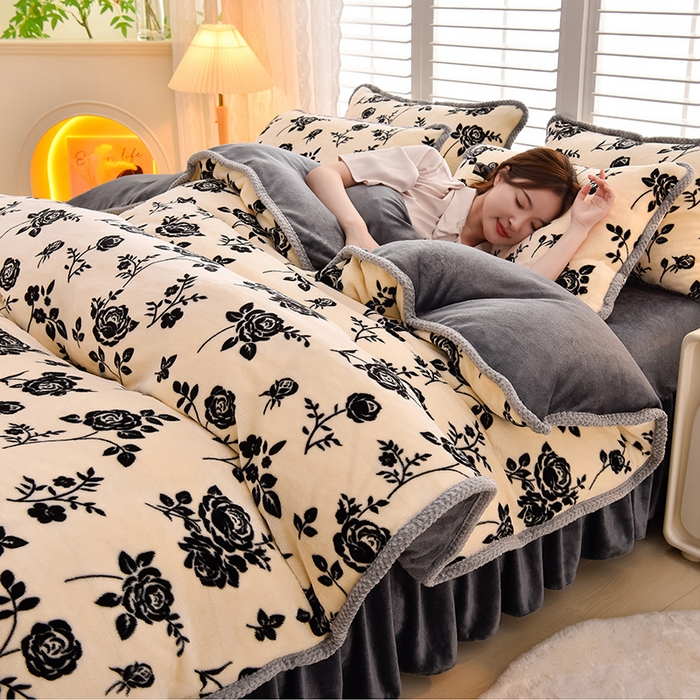 91家纺网 家纺一手货源 找家纺 牵依 2025新款直播床裙小清新印花牛奶绒四件套法兰绒四件套 幻想玫瑰