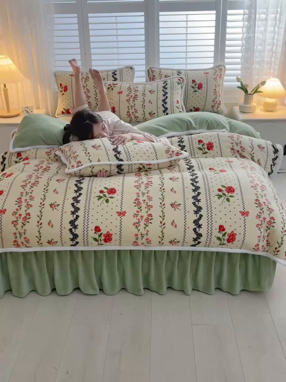 91家纺网 家纺一手货源 找家纺 牵依 2025新款直播床裙小清新印花牛奶绒四件套法兰绒四件套 花意