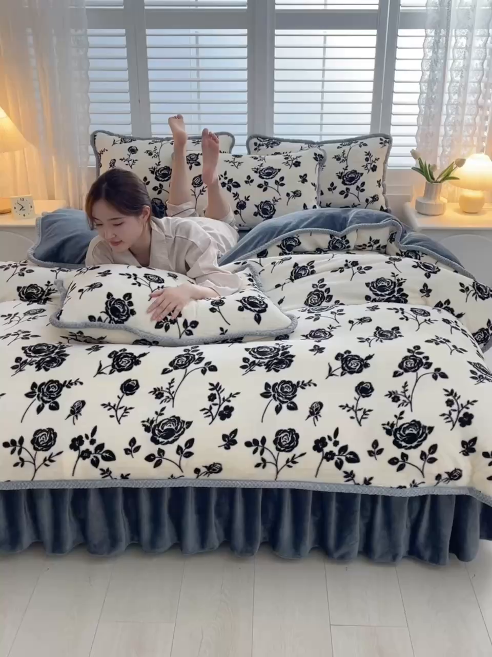 91家纺网 家纺一手货源 找家纺 牵依 2025新款直播床裙小清新印花牛奶绒四件套法兰绒四件套 幻想玫瑰