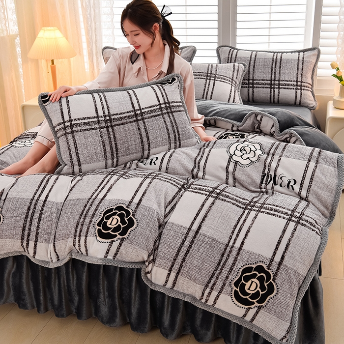 91家纺网 家纺一手货源 找家纺 牵依 2025新款直播床裙小清新印花牛奶绒四件套法兰绒四件套 山茶花