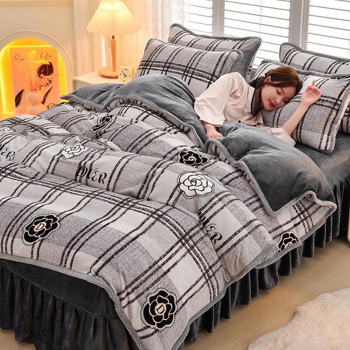 91家纺网 家纺一手货源 找家纺 牵依 2025新款直播床裙小清新印花牛奶绒四件套法兰绒四件套 山茶花