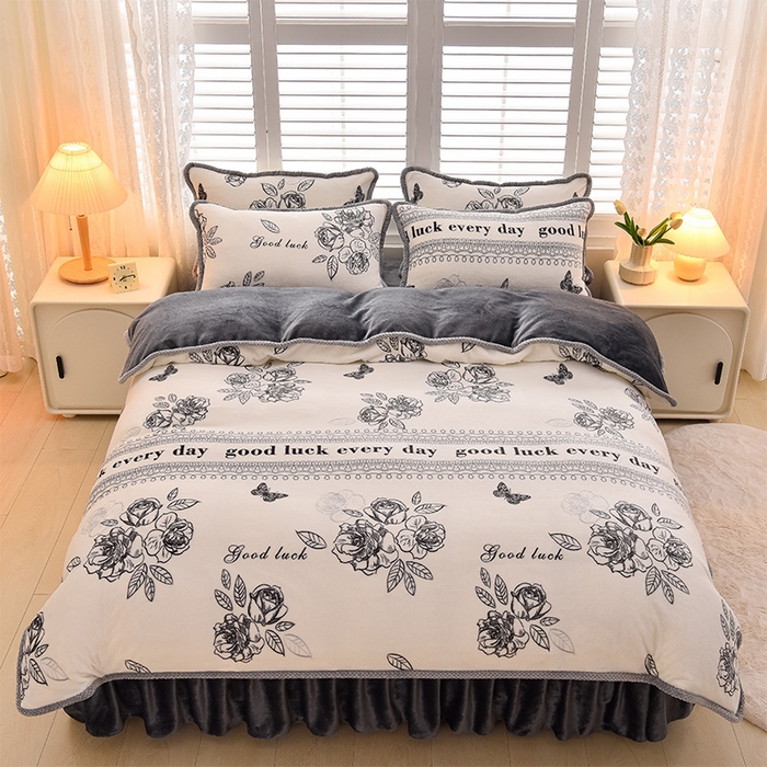 91家纺网 家纺一手货源 找家纺 牵依 2025新款直播床裙小清新印花牛奶绒四件套法兰绒四件套 情怀